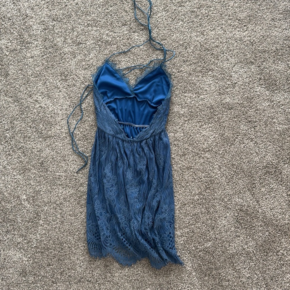 Halter, lace up back- dress - Picture 2 of 4